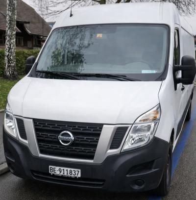 Nissan Fourgon 14 m²