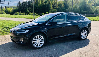 Tesla Model X 90D (neuester Autopilot)