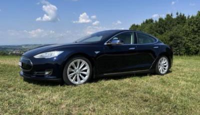 Tesla Model S 85D